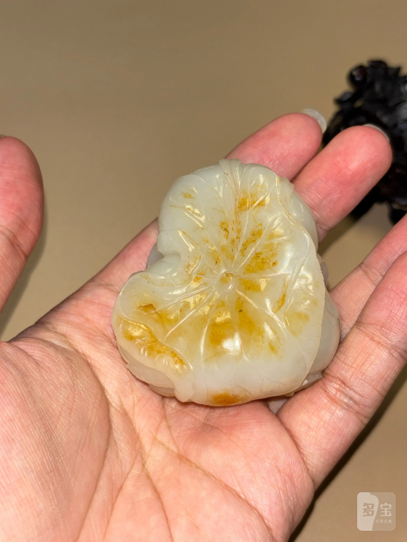 清乾隆 白玉雕宝鸭穿莲纹摆件 - 图6
